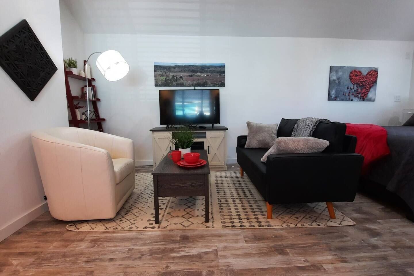 "Cranberry Cottage" Studio by the Beach