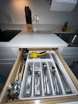 Fridge, oven, stovetop - SeaSide Studio *5 min to beach* (Fort Lauderdale)