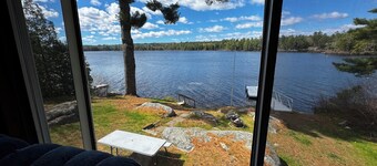 Peaceful Waterfront Toddy Pond Retreat