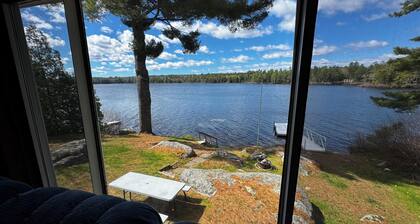 Peaceful Waterfront Toddy Pond Retreat