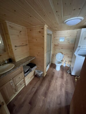 Hair dryer, towels, toilet paper - Peaceful Waterfront Toddy Pond Retreat (Ellsworth)