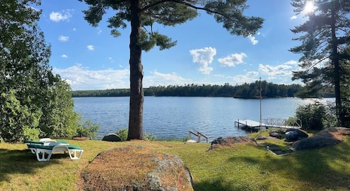 Peaceful Waterfront Toddy Pond Retreat
