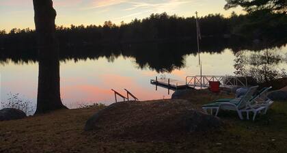 Peaceful Waterfront Toddy Pond Retreat