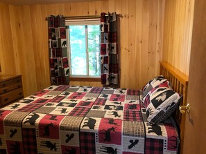3 bedrooms, iron/ironing board, free WiFi, bed sheets - Peaceful Waterfront Toddy Pond Retreat (Ellsworth)