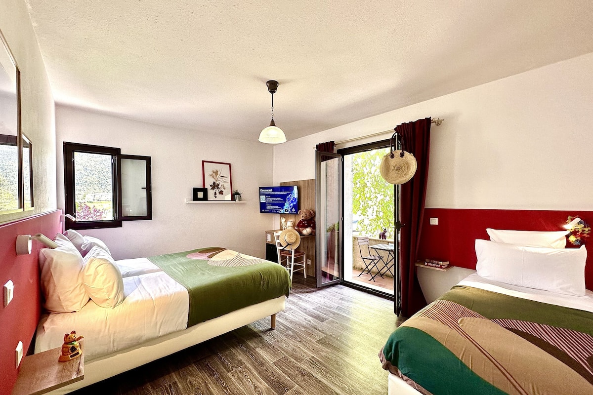 Superior Triple Room | Premium bedding, pillow-top beds, in-room safe, individually decorated