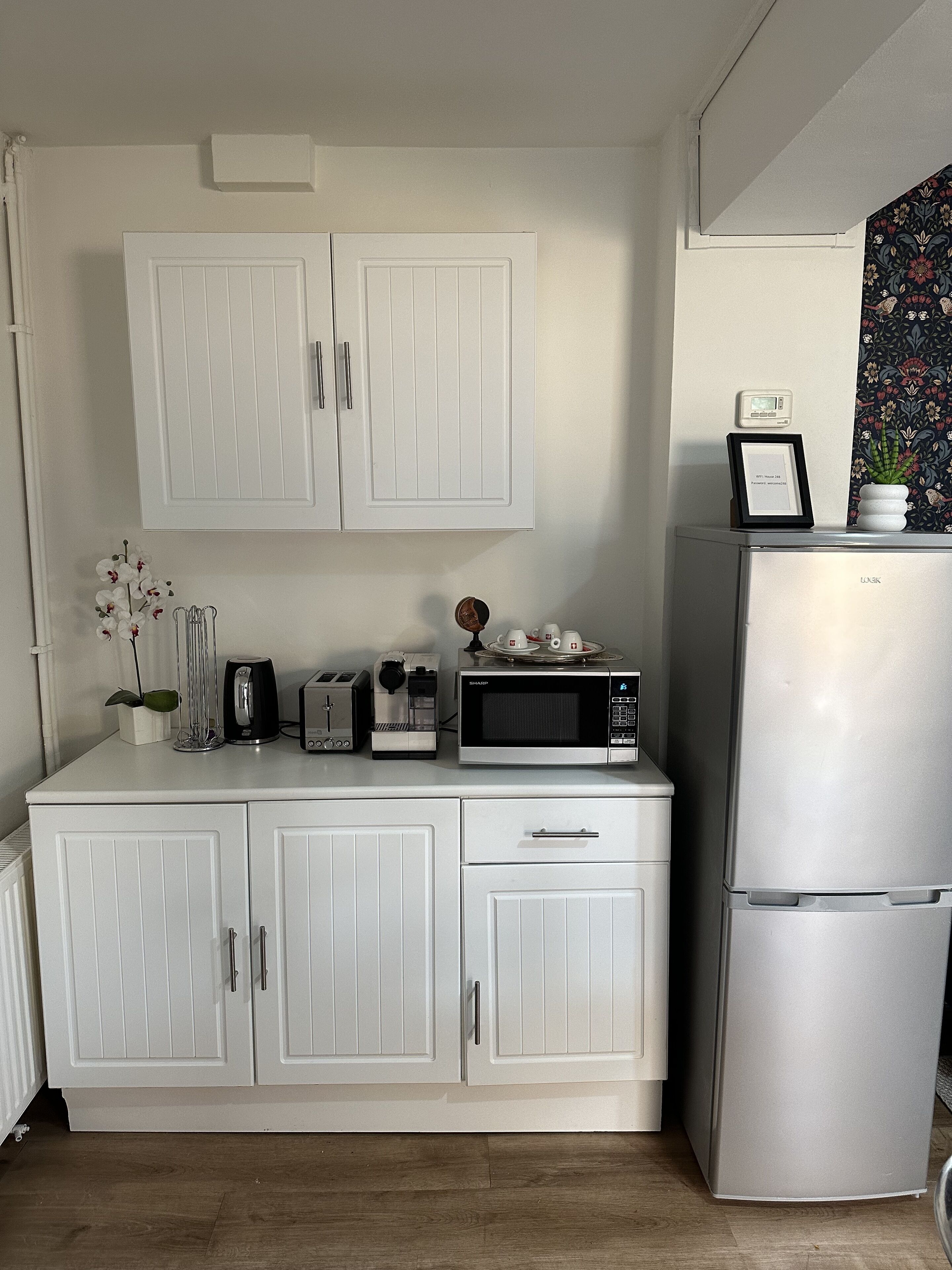 Cosy 2-bed flat. 5 mins walking to station/ Near Central