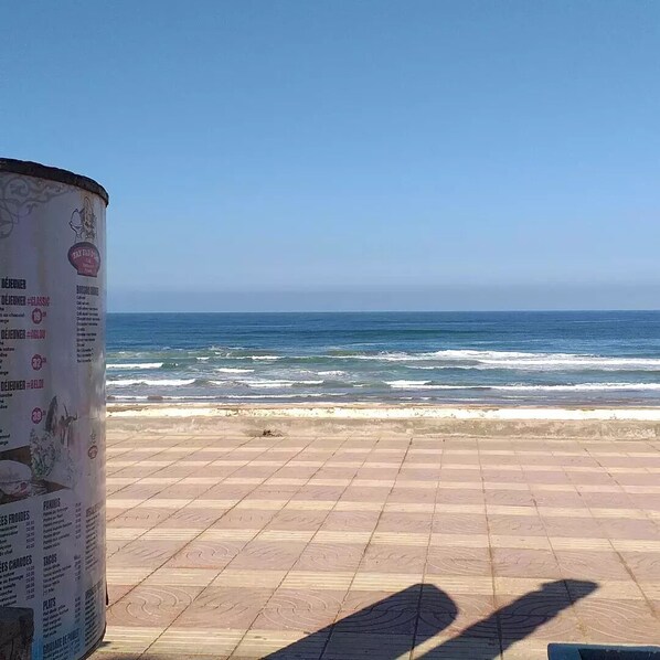 Beach nearby, sun loungers, beach towels