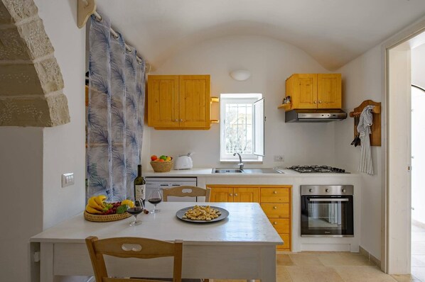 Microwave, dishwasher