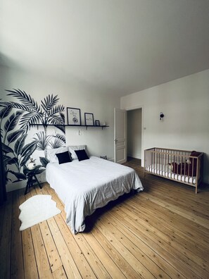 4 bedrooms, travel cot, free WiFi, bed sheets