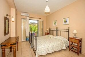 4 bedrooms, iron/ironing board, free WiFi, bed sheets