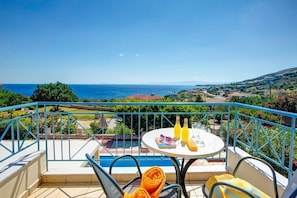 تناول الطعام بالخارج