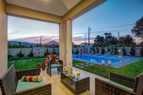 Villa Sofinta by Villa Plus