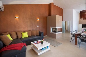 TV, ping pong - Villa Vivian by Villa Plus (Kringa)
