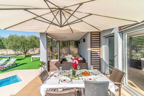 Outdoor dining - Villa Tammy by Villa Plus (Vodnjan)