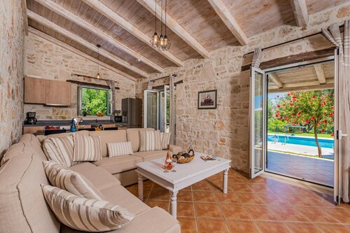 Villa Rizolia Epta by Villa Plus