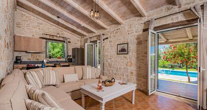 Villa Rizolia Epta by Villa Plus