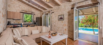 Villa Rizolia Epta by Villa Plus