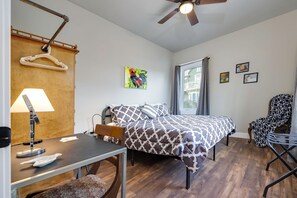 5 bedrooms, desk, free WiFi, bed sheets