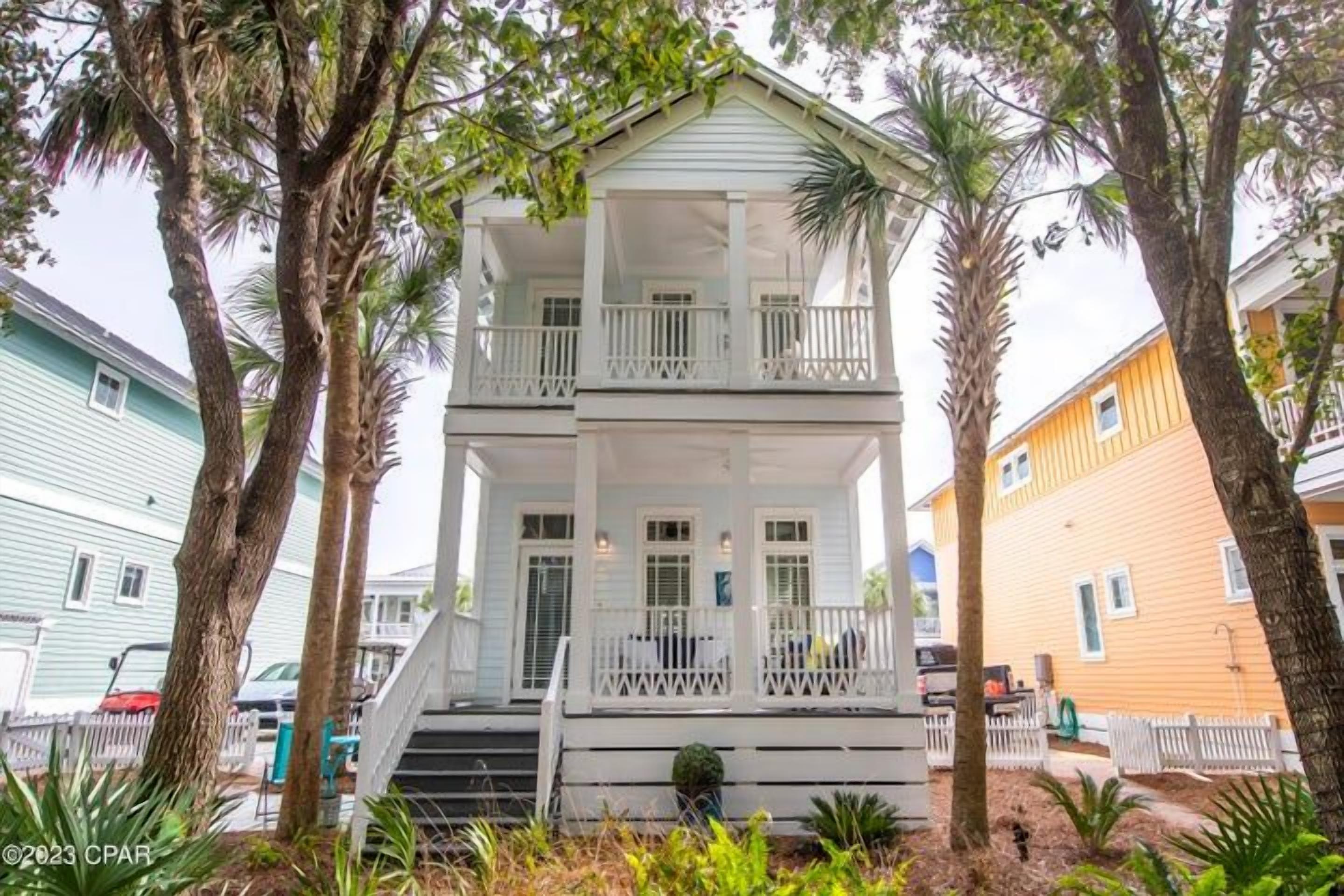 "Seahorse Cottage" Sleeps 8 - Golf cart included