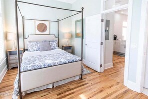 3 bedrooms, desk, iron/ironing board, travel crib