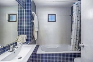 Hårføner og håndklær