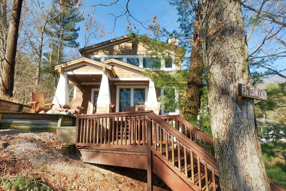 PJ's Cedar Cabin - Luxury-Rustic at its Best!
