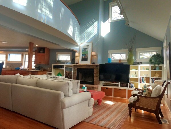 Kamin, DVD-Player, Tischfußball, Stereoanlage