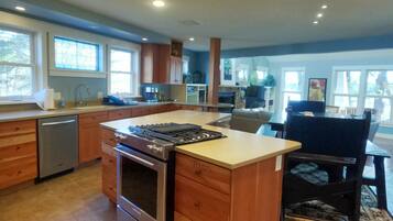 冰箱、微波炉、烤箱、炉灶