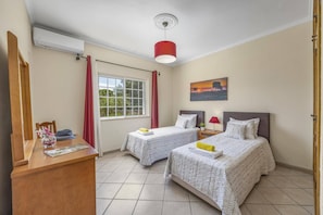 4 bedrooms, iron/ironing board, free WiFi, bed sheets