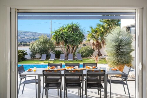 Villa Terre Des Vins by Villa Plus