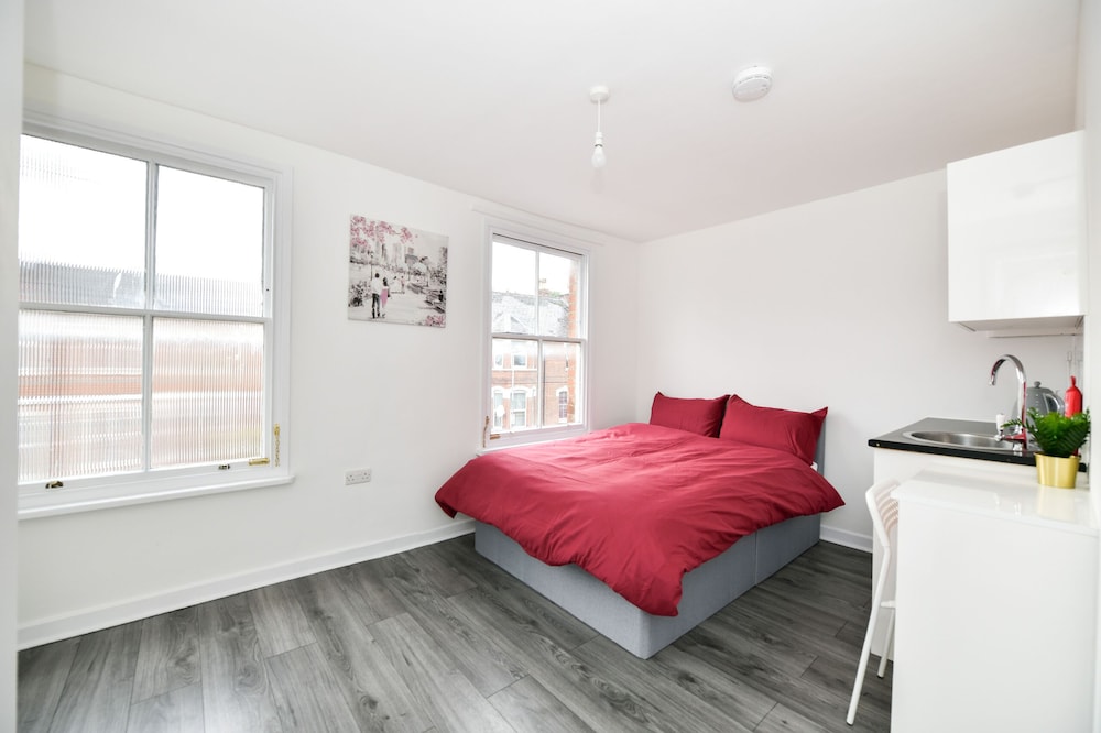Waylen Street Suites