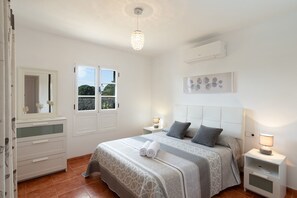 3 soverom, skrivebord, wi-fi og sengetøy