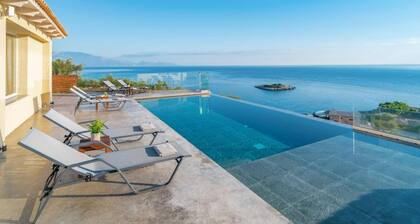 Villa Vardiola by Villa Plus