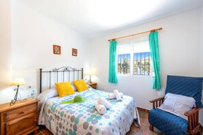 3 bedrooms, iron/ironing board, free WiFi, bed sheets
