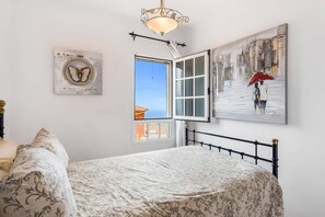 3 camere, una scrivania, Wi-Fi, lenzuola