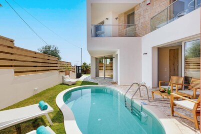 Villa Fos Gouvia by Villa Plus