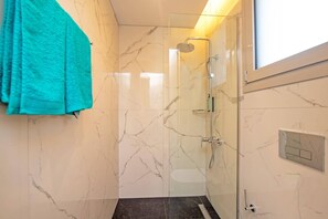 Hair dryer, towels - Villa Jasmine Gouvia by Villa Plus (Gouvia)