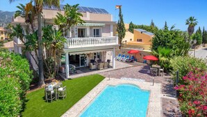 A residential property with a swimming pool, patio area, and solar panels. - Villa Paraisos Sol by Villa Plus (Las Lagunas de Mijas)