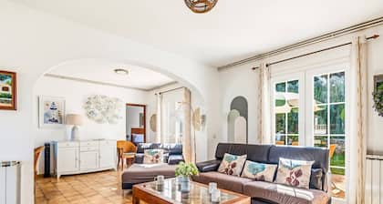 Villa Tamyan by Villa Plus