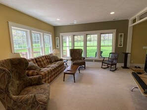 Smart TV, livros, aparelho de som, impressoras