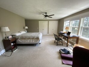 4 Schlafzimmer, Schreibtisch, Bügeleisen/Bügelbrett, kostenloses WLAN