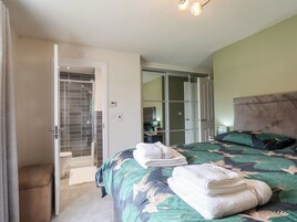2 habitaciones, decoración personalizada y muebles diferentes 