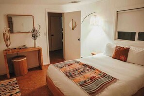 2 bedrooms, desk, iron/ironing board, travel crib - Joshua Tree - Under the Stars-Pool, Spa & Fire pit (Yucca Valley)