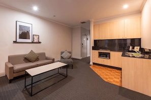 Basic Apartment, 1 King Bed | Living area