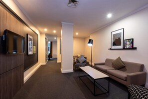 Basic Apartment, 1 King Bed | Interior - Chic 1-bedroom Apartment in Melbourne CBD (Melbourne)