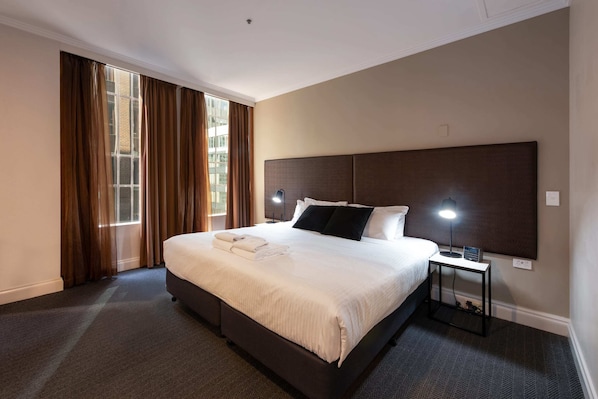 Basic Apartment, 1 King Bed