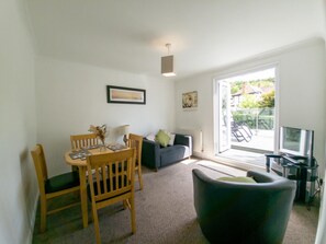 Smart TV - Sea Breeze Apt 2 - 2 Bedroom - Horton Beach (Swansea)