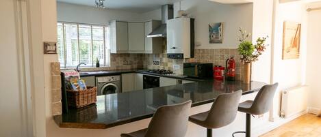 Frigorífic, microones, forn i placa de cuina