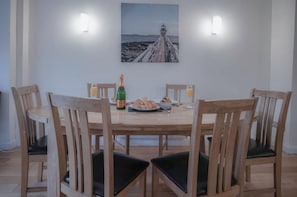 Dining - Sea Breeze Apt 3 - 2 Bedroom - Horton Beach (Swansea)