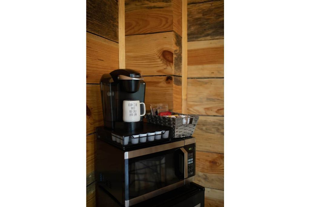 2 Bedroom Cabin w/Hot Tub surrounded by Big Thicket National Preserve.  Private!